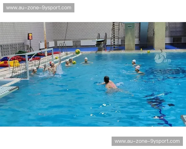 分析水球：水中智谋与体能的完美融合